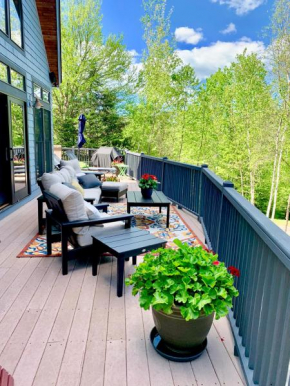 E5 Beautiful Bretton Woods slopeside home, amazing views of Mount Washington Hot Tub, AC, Carroll